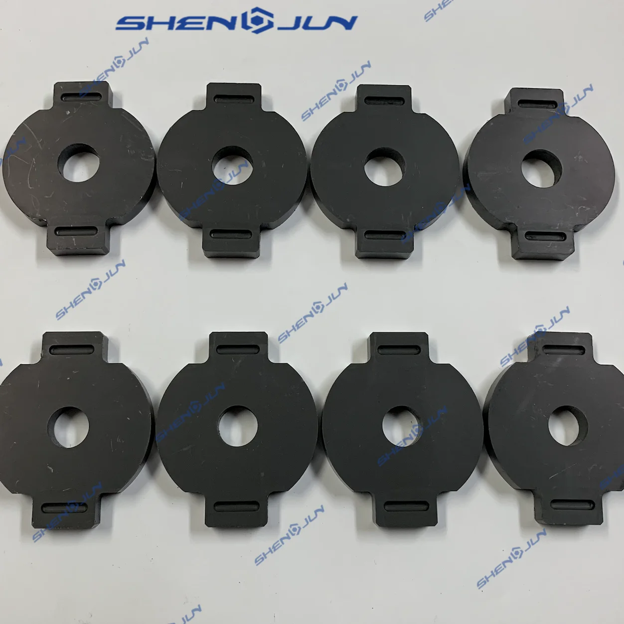
Polyimide inserts for hot glass industry 