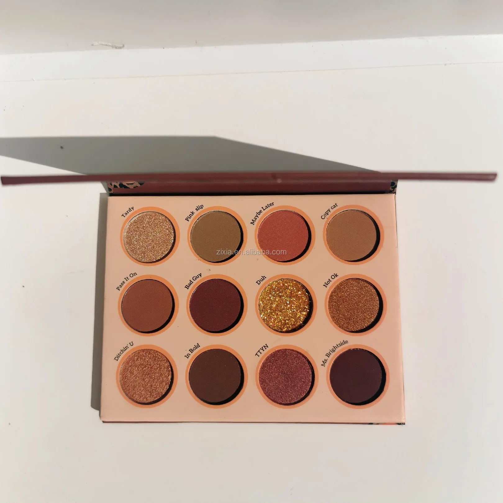 GUICAMI wholesale color vegan cheap high pigment glitter makeup  eyeshadow palette Fine Powder matter Long Lasting cosmetic