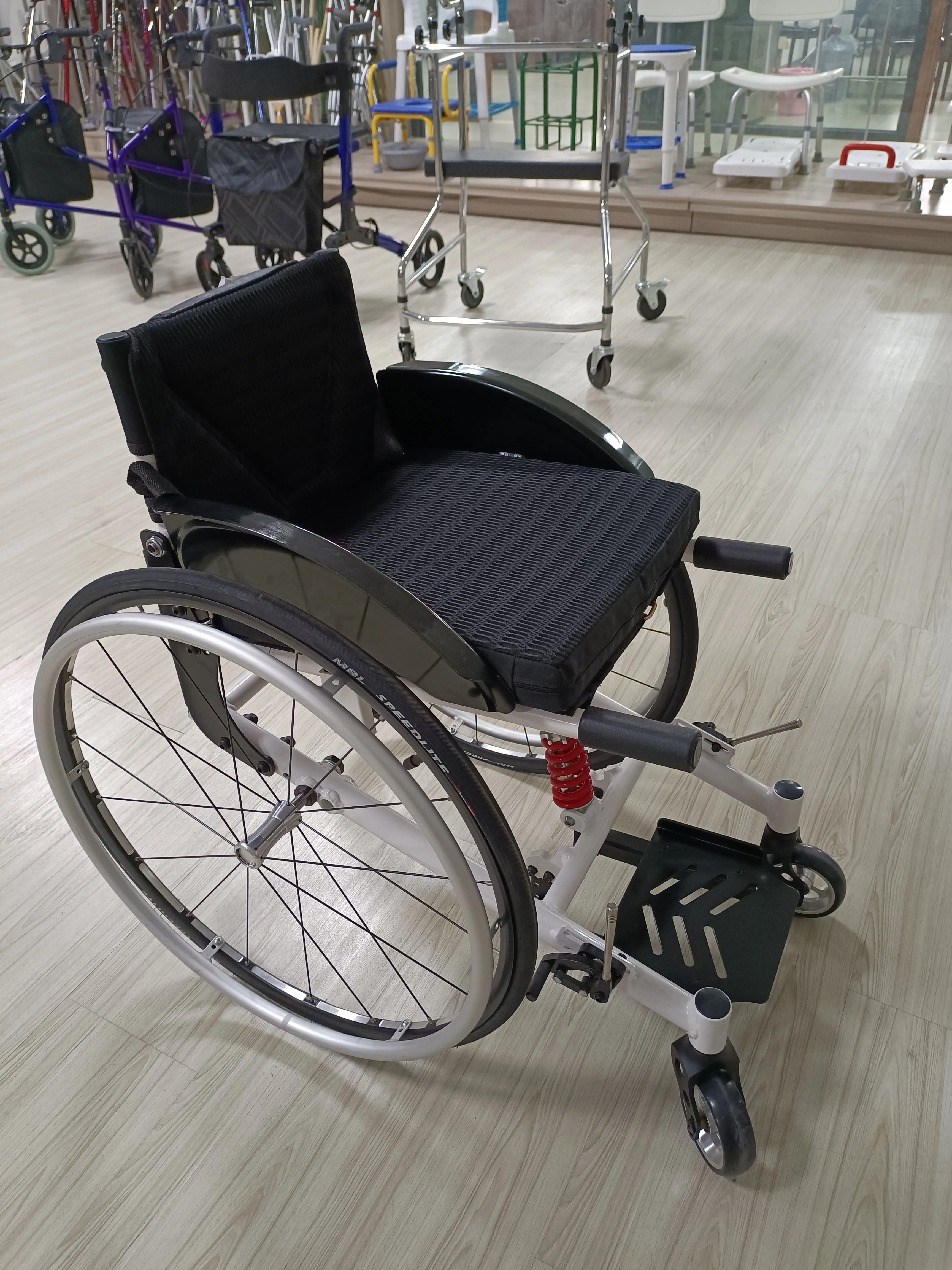 Кресло-каталка с ручным приводом для людей ограниченными возможностями OSEN-RW30 легкая обувь отдыха 85x30x83 см удобный здравоохранения 12 5 кг 1 шт/CTN класс I