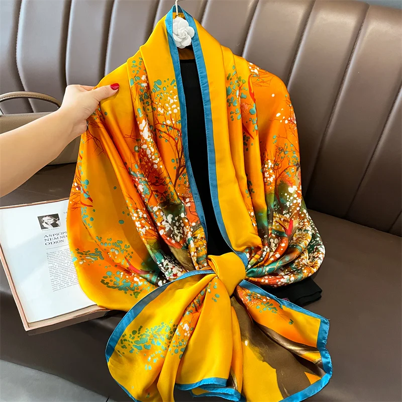 Женский шелковый шарф в полоску 90*180 см