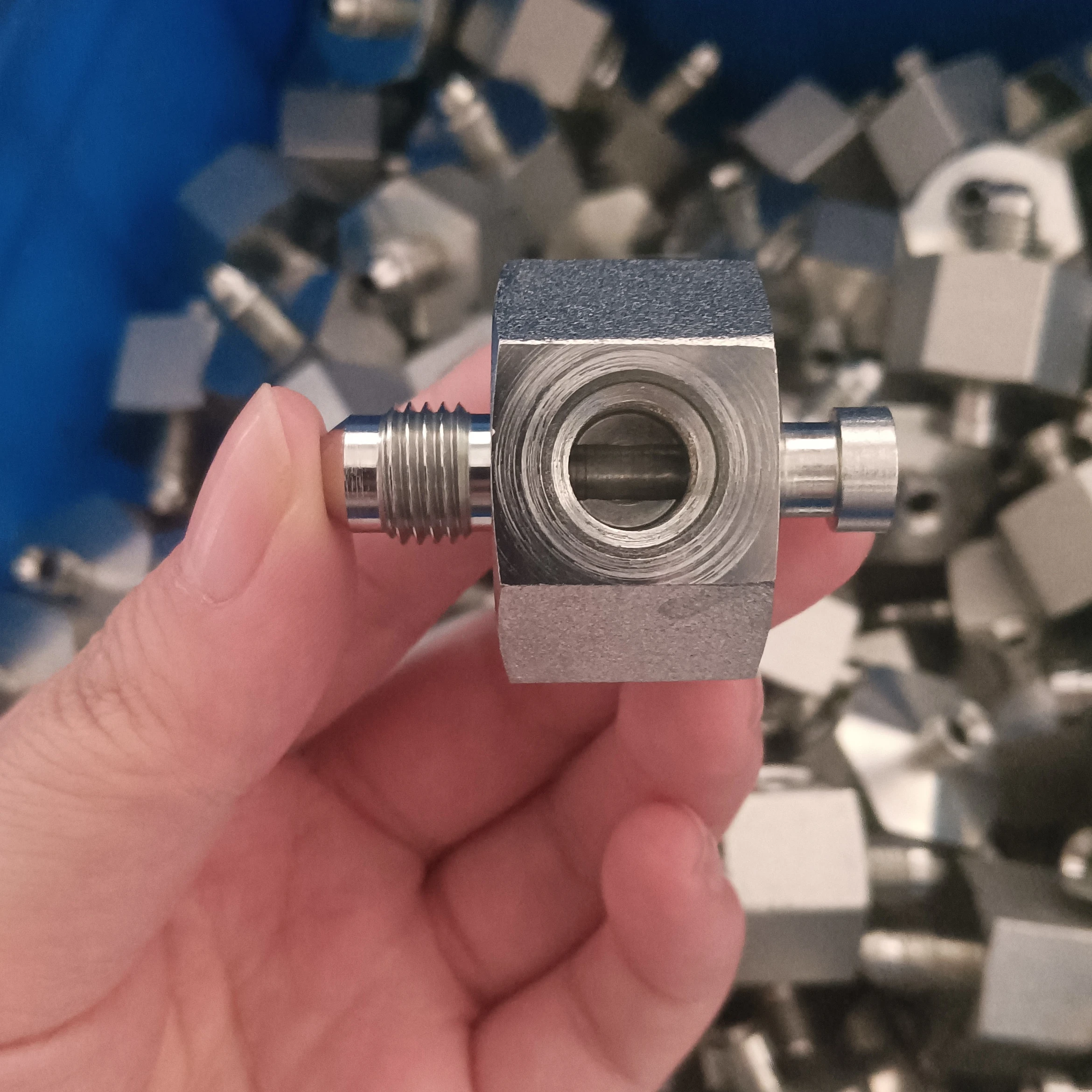 Made In China High Quality  Hydraulic Fittings Oil Pipe Hydraulic Fittings Hydraulic Crimping Hollow Hinged Pipe Joint