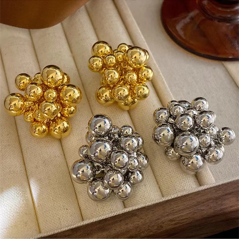 2024 Exaggerated high-grade metal ball earrings niche design a string of grape pendant studs fashion earrings
