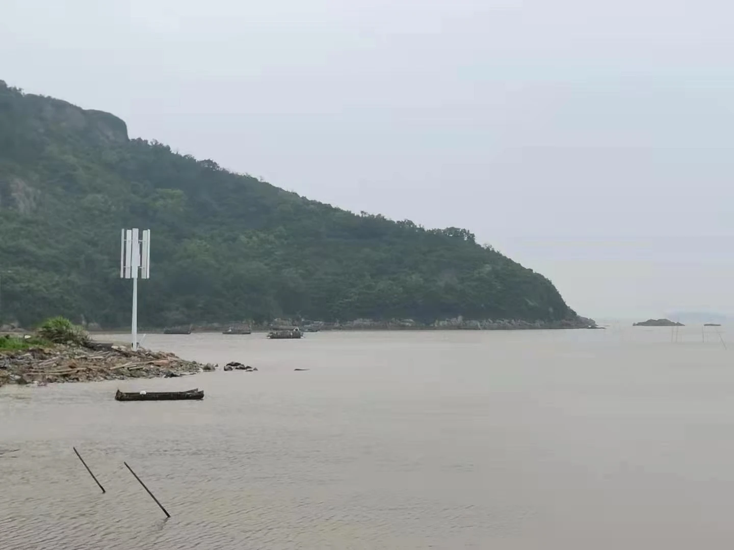 2022 New Design 200W  300W  400W  600W  1kW  3kW Vertical Axis Wind Turbine for Wind Energy