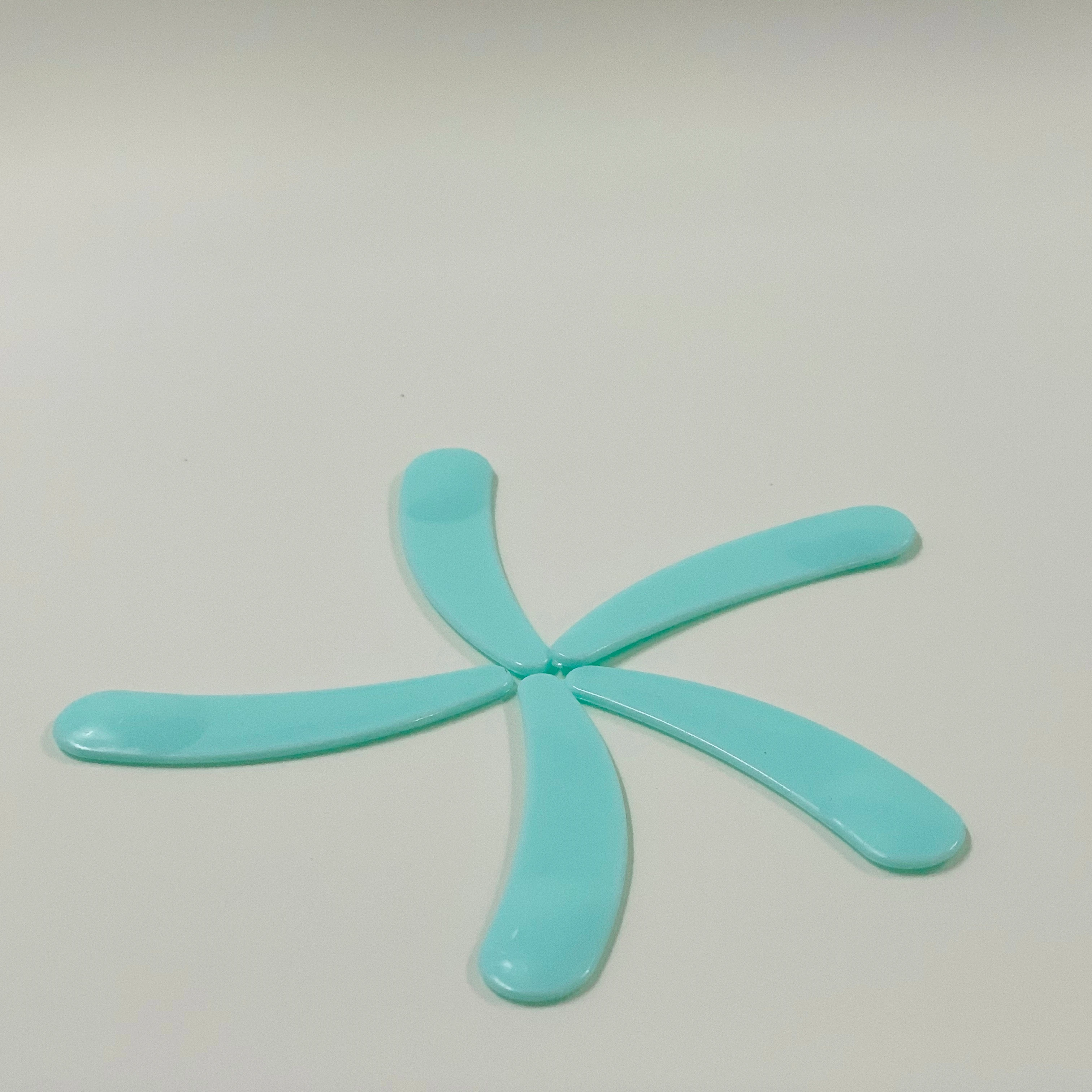 Косметические инструменты для макияжа, смешивание золотого крема для лица, металлическая Косметическая ложка и лопатка, пластиковая с логотипом в форме Луны, изогнутая