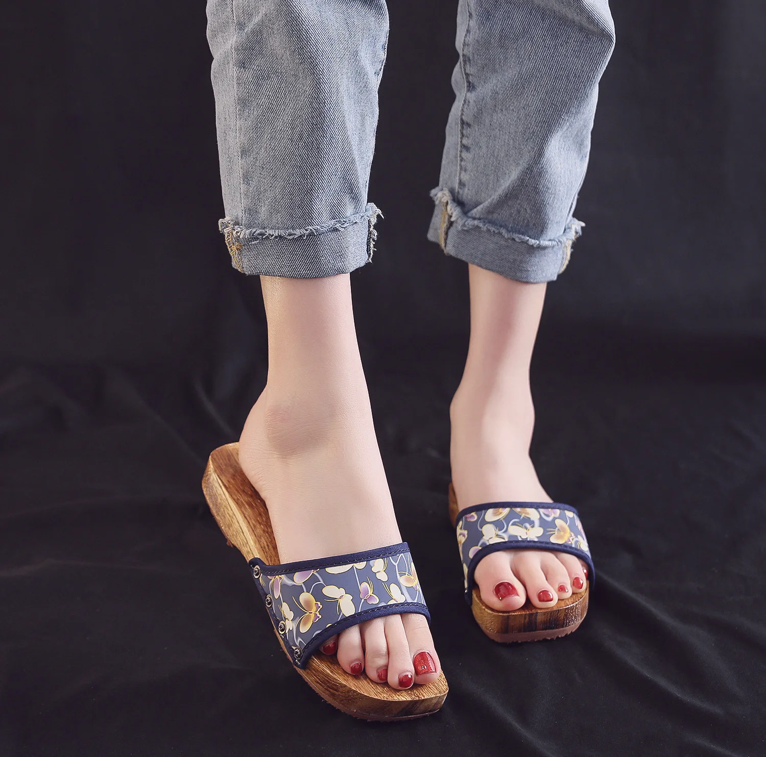 Whole sale How Selling Men and women couples summer wooden shoes clogs