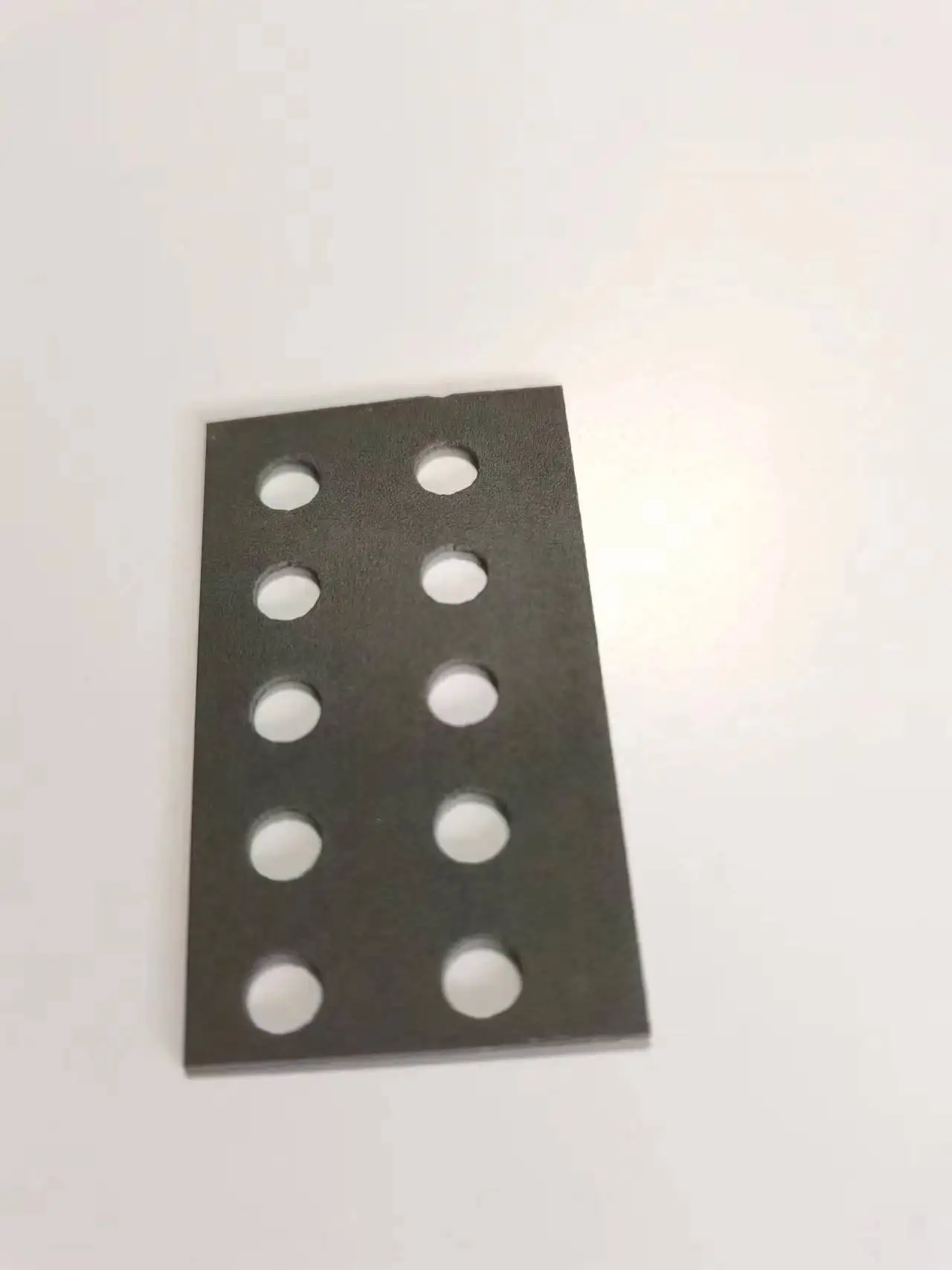 Электролиз воды, таким образом, озоновая вода, использует Титан