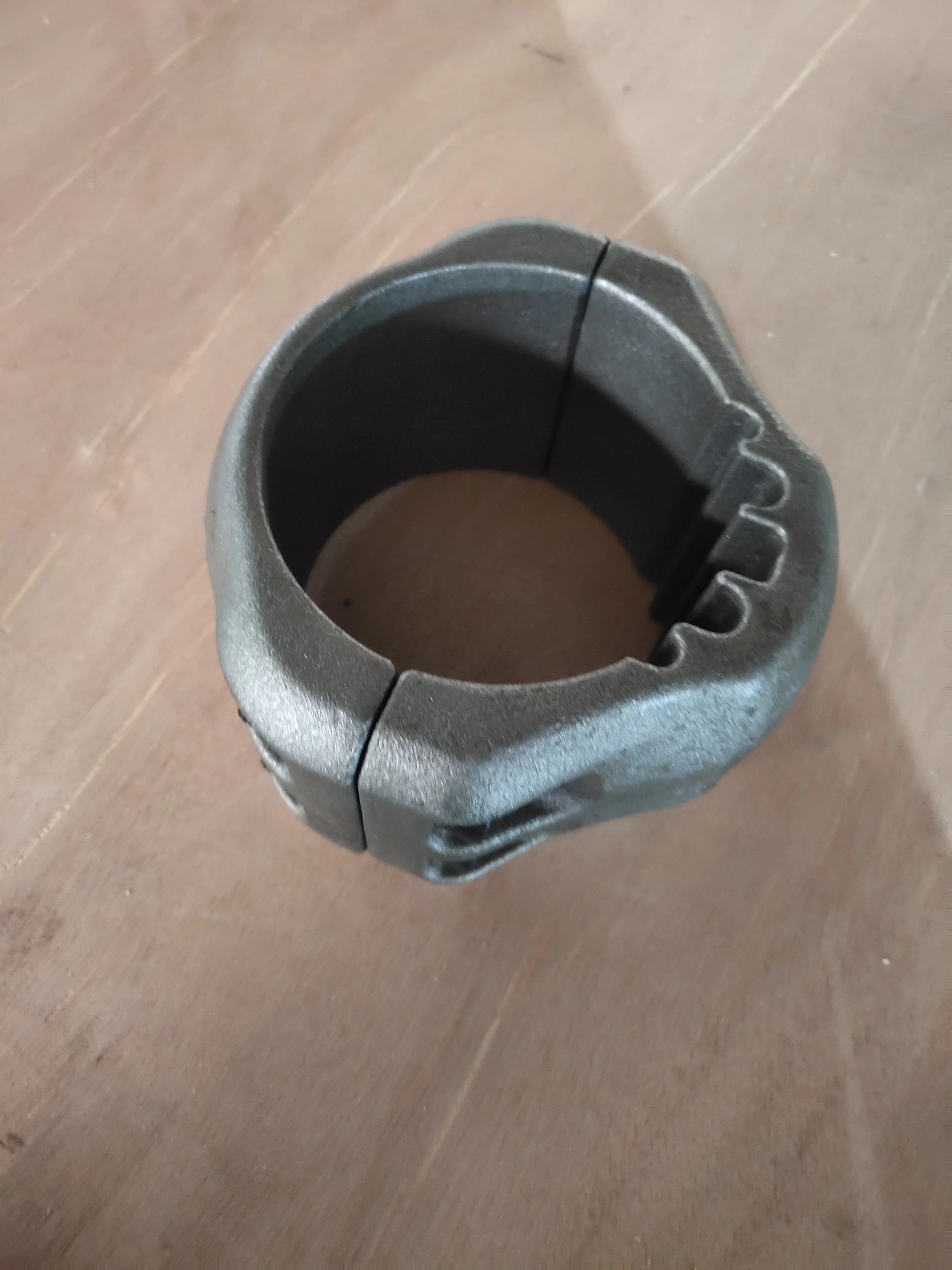 Top Quality Casting Carbon Steel Downhole Tools Mid-Joint Cable And Control Lines Protector