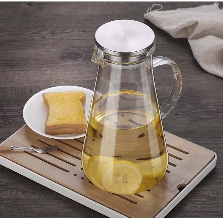 Heat resistant borosilicate glass water pitcher carafe jug for homemade juice with handle and lid
