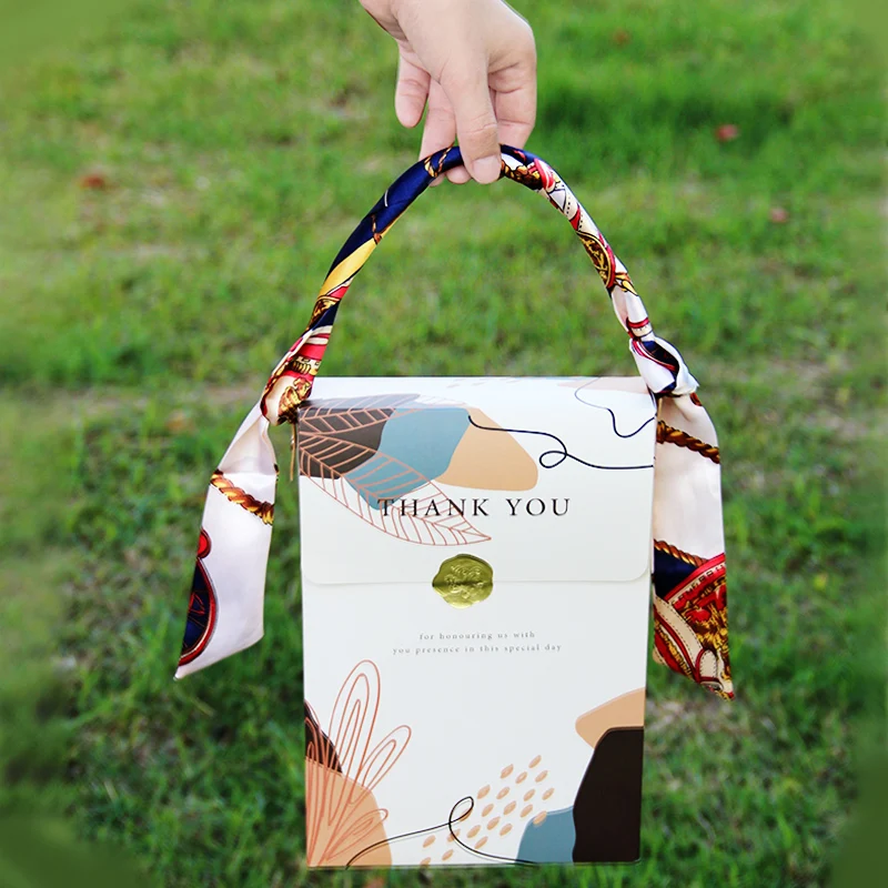 Wholesale Paper Cake Box Custom Bakery Cake Donuts And Cookie Doughnut Box With Insert