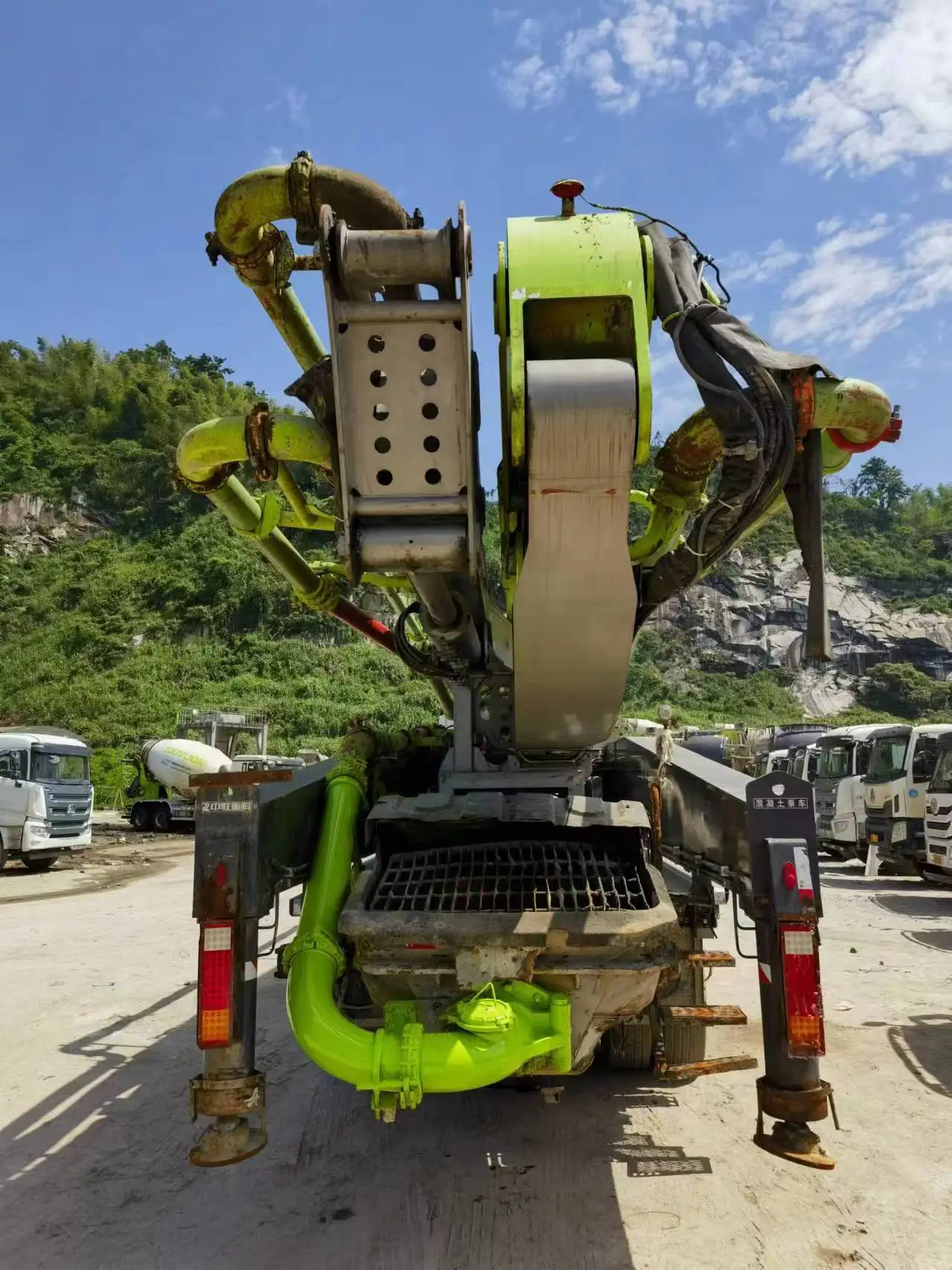 19 Years Zoomlion Mer cedes Benz 56m Used Concrete Pump Truck 300kw Power 6 Section Moving Arm Pump Section Trucks
