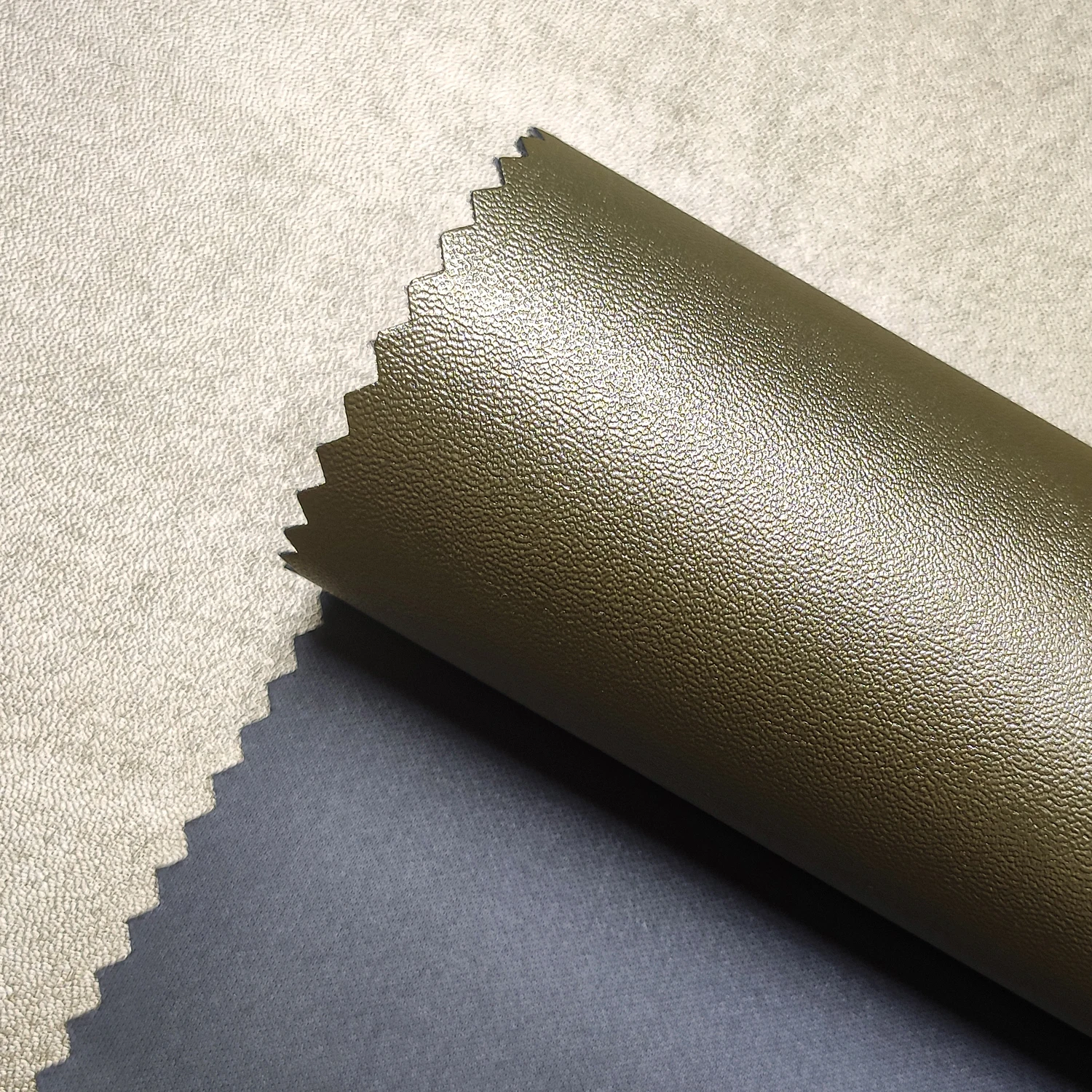 china leather supplier pretty quality and hot selling reflective pu leather fabric for bags