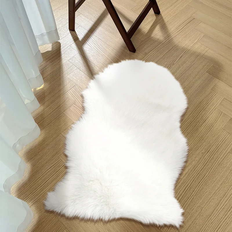 Wholesale Price Bedroom Carpet Soft Fluffy Felt Fur Area Rugs Living Room Bedroom Floor Mat White Warm Faux Fur Bedside Rug