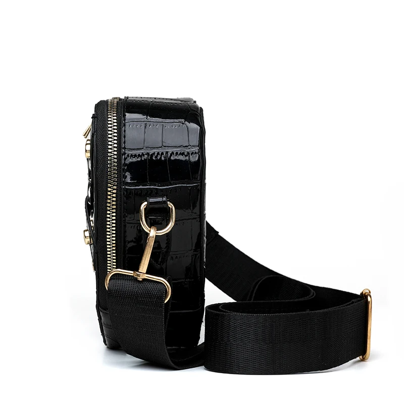 Fashion Trendy Luxury Bags Women Handbags Leather Rivet Purse Heart Shape Punk Style Gothic Ladies Crossbody Bag