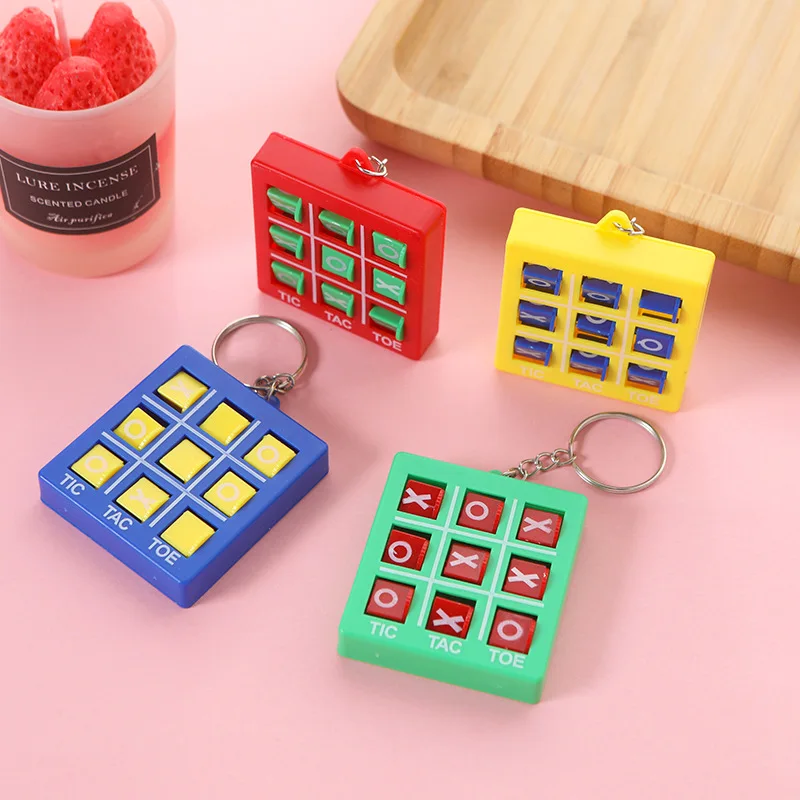 RTS Hot Selling Promotional Tic Tac Toe toy With Key chain Plastic Education Toys