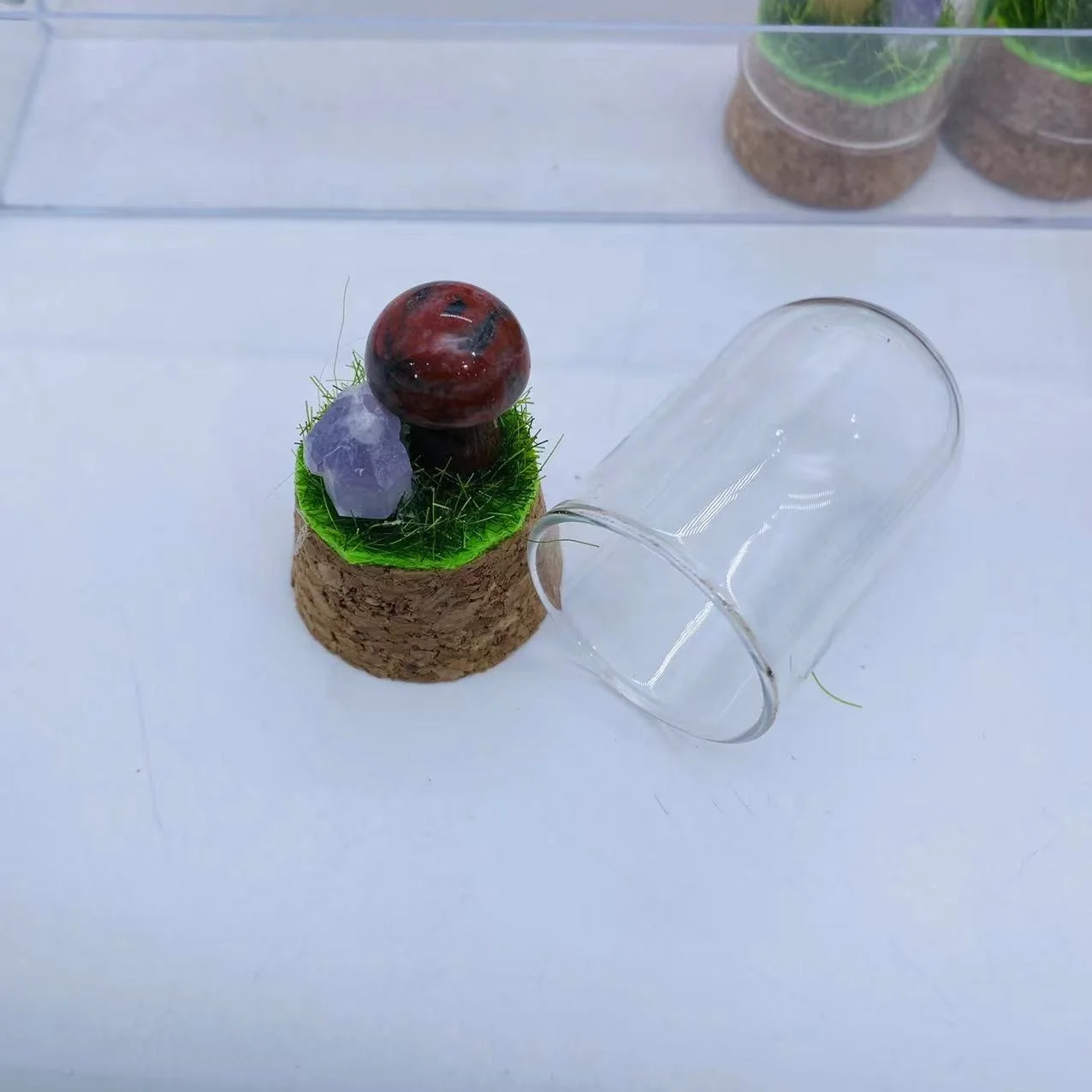 Factory Price Wholesale Natural Crystal Crafts Mini Crystal Mushroom With Glass House For Home Decoration
