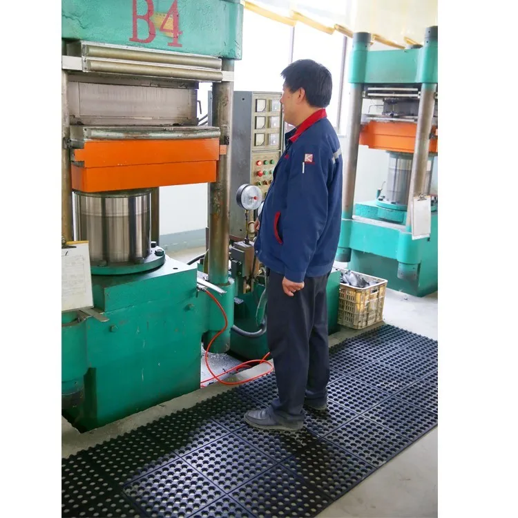 Rubber Mat Drainage Holes Cafe, Bar Wash Area Rubber interlocking Mats