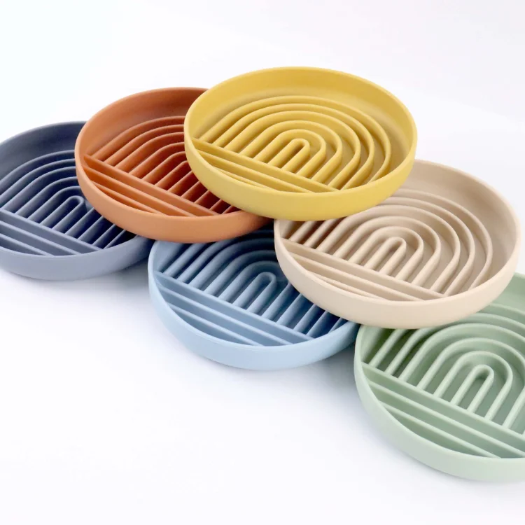 Custom Dog Bowl Slow Feeder With Suction Cups Round Dog Cat Bowl Portable Food Grade Silicone Slow Feeder Dog Bowl
