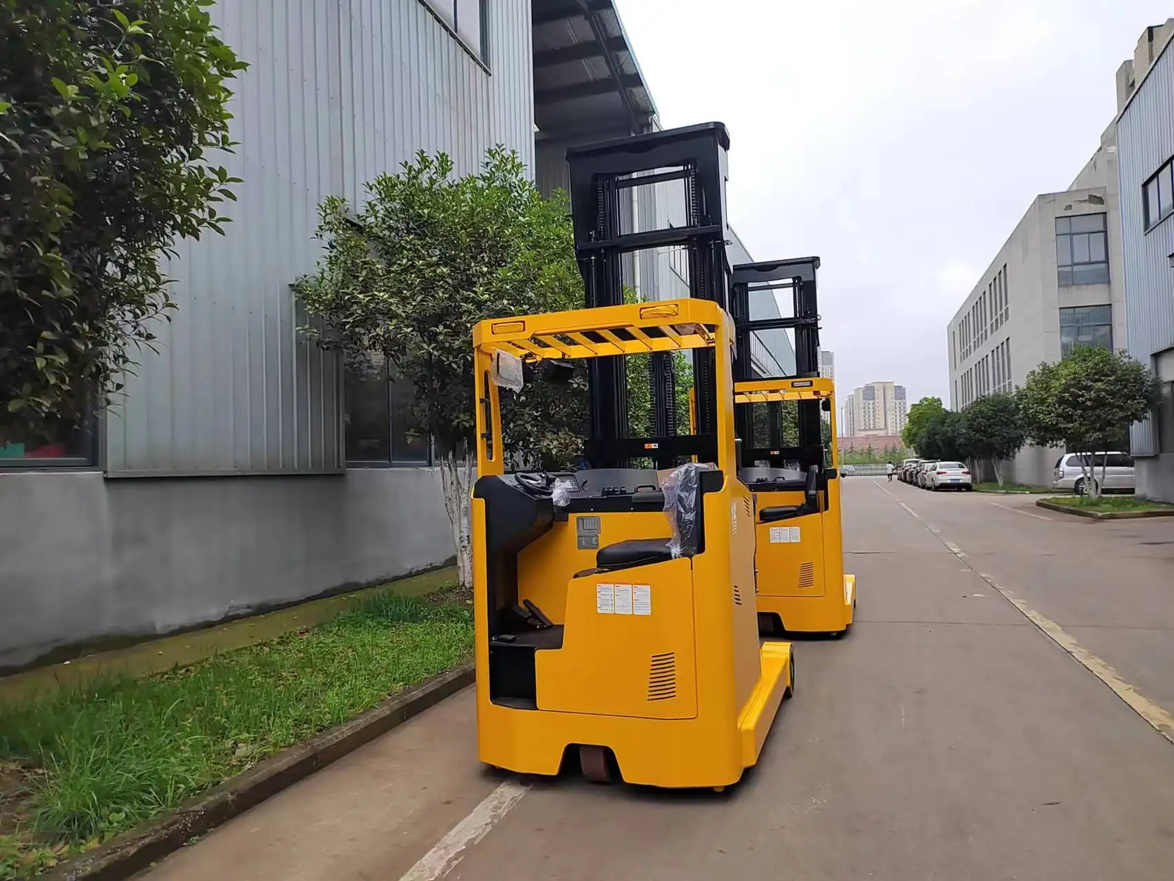 1.5ton Electric Reach Stacker Truck 1500kg stand On Electric Forklift reach Truck with curtis controller