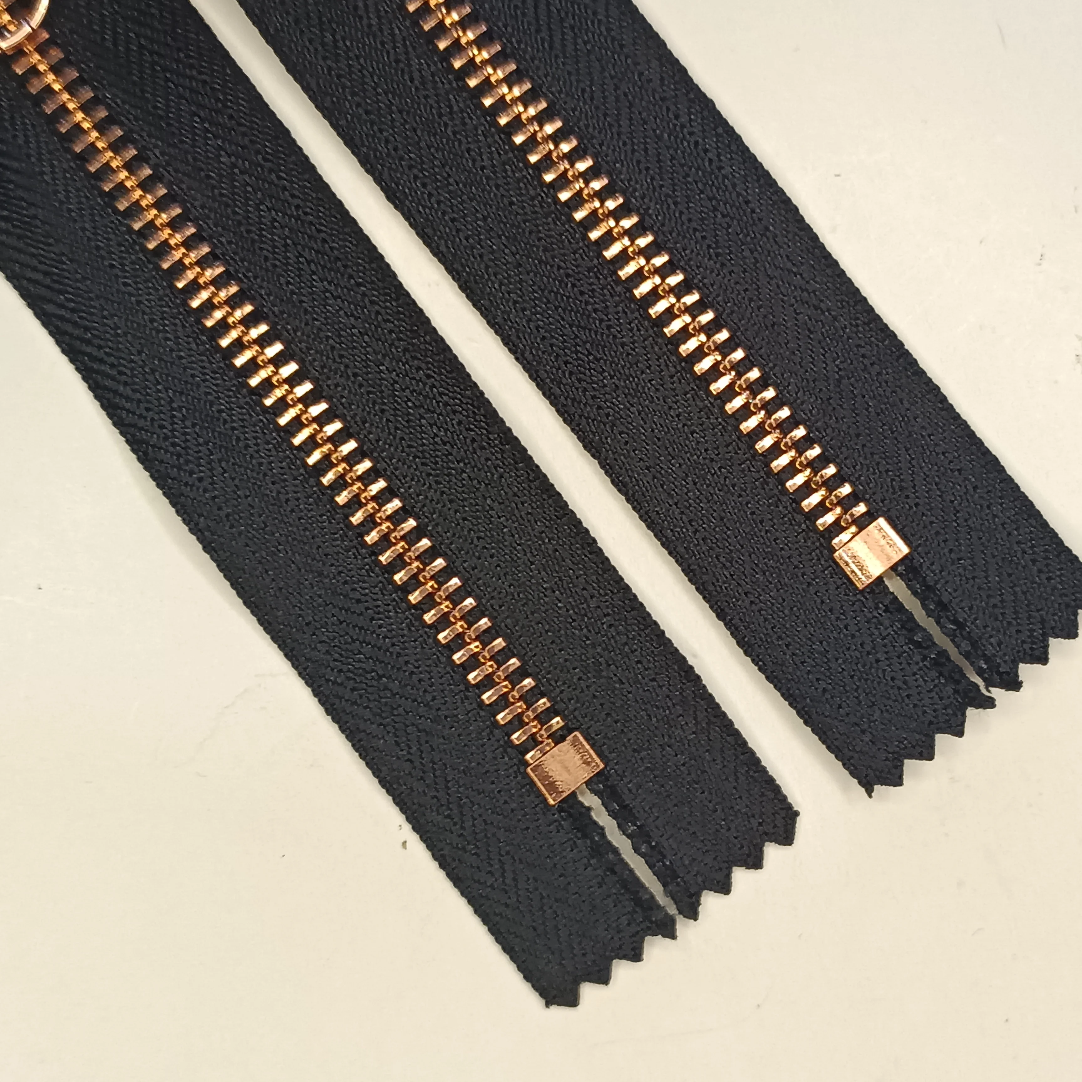 Environmentally friendly Metal No5 plating rose gold Y Teeth closed end zippers with sliders for shoes Clothing bags Lug