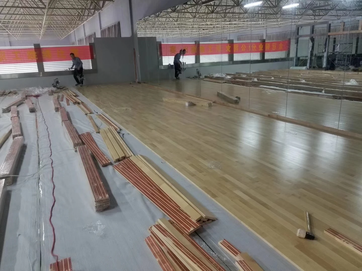 Customized FIBA Solid Wood Sport Floor Portable Modular Hevea Basketball Court Flooring