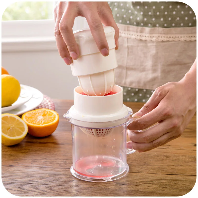 Multifunction Mini Portable Fruit Tool Plastic Hand Press Juicer Lemon Orange Manual Squeezer