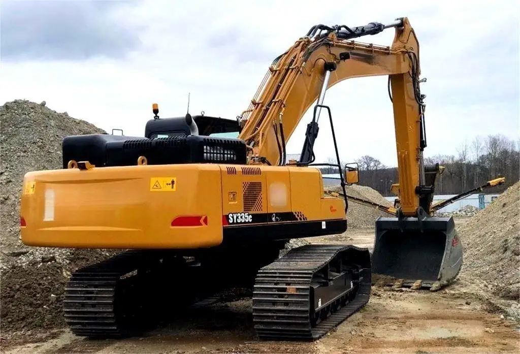 Agile Powerhouse: 922F 22-Ton Medium Excavator