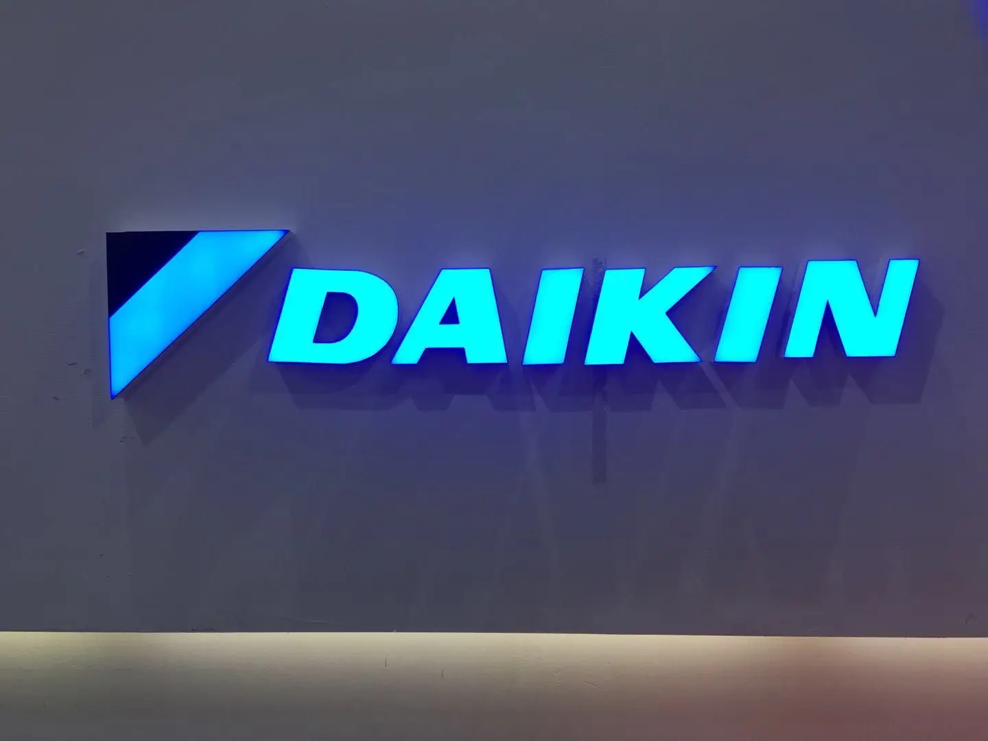 Advertising Illuminated Outdoor Light Led Letter Business Store Front Sign 3D Acrylic Light Up Custom Logo Electronic Sign