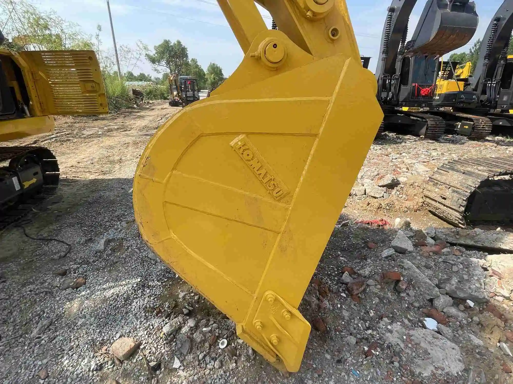 Ultra low price spot second-hand excavator KOMATSU PC220 22TON accessories complete