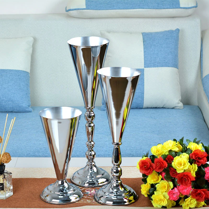 Wedding Table Decorative Centerpieces Artificial Flower Arrangement Gold Metal Trumpet Flower Vase for Party Home Decoration
