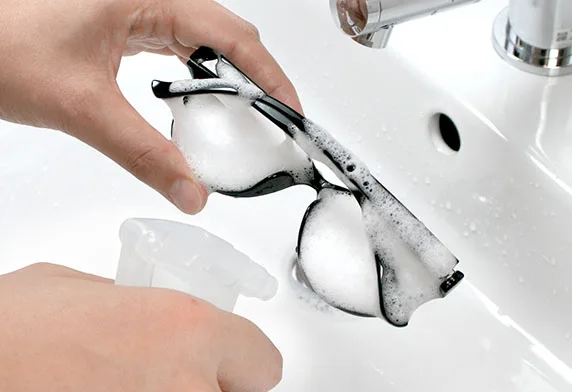 Excellent Cost Performance Japan Spray Bottle for Lens Cleaning Eyeglasses Care Product