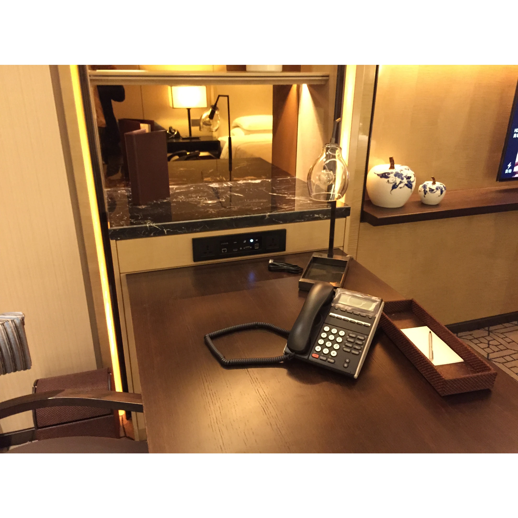 
Hotel room equipment HD8630S-B/T media hub mini 
