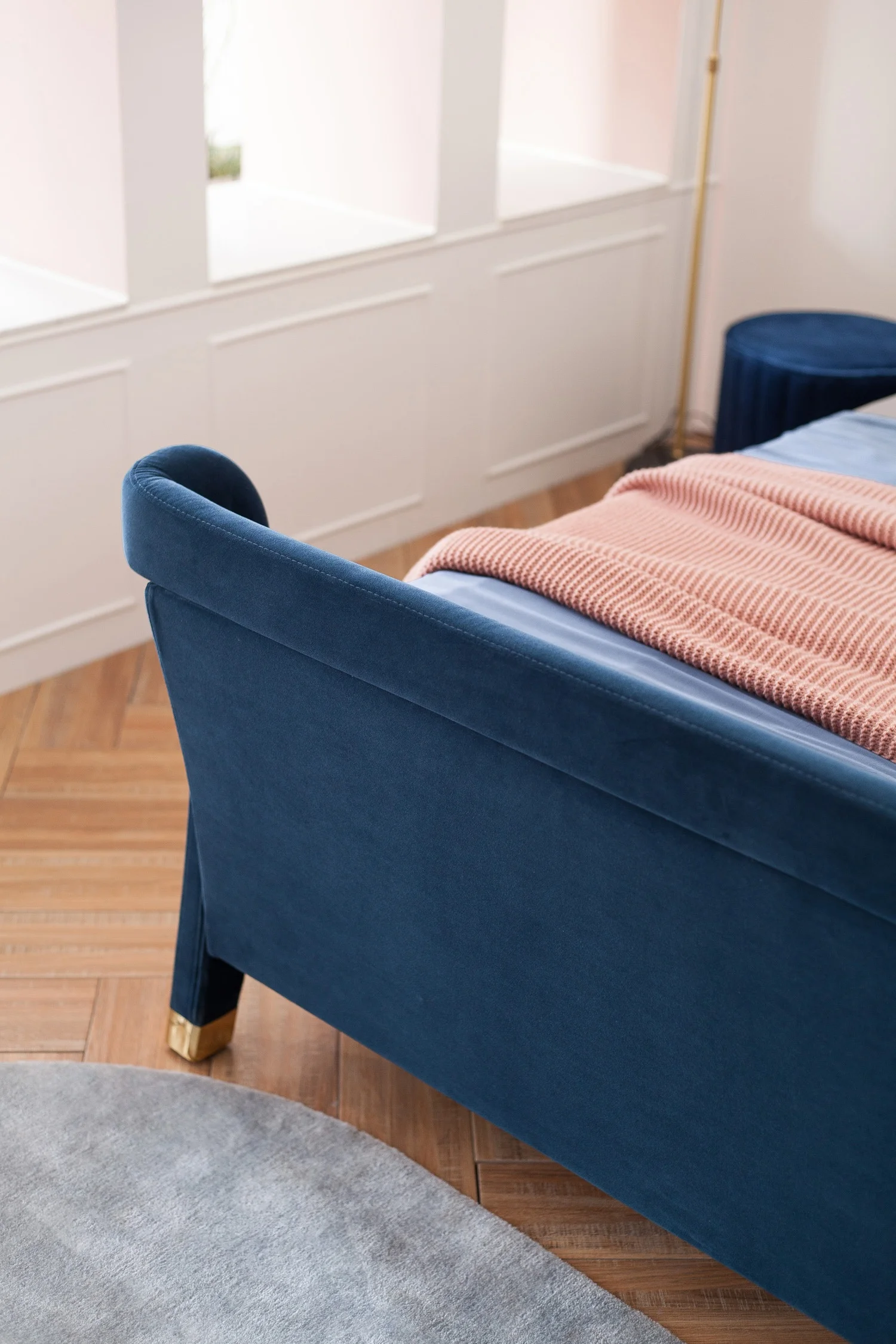 
Upholstery Headboard Wood King Size Bed Frame Crushed Velvet Fabric Bed 