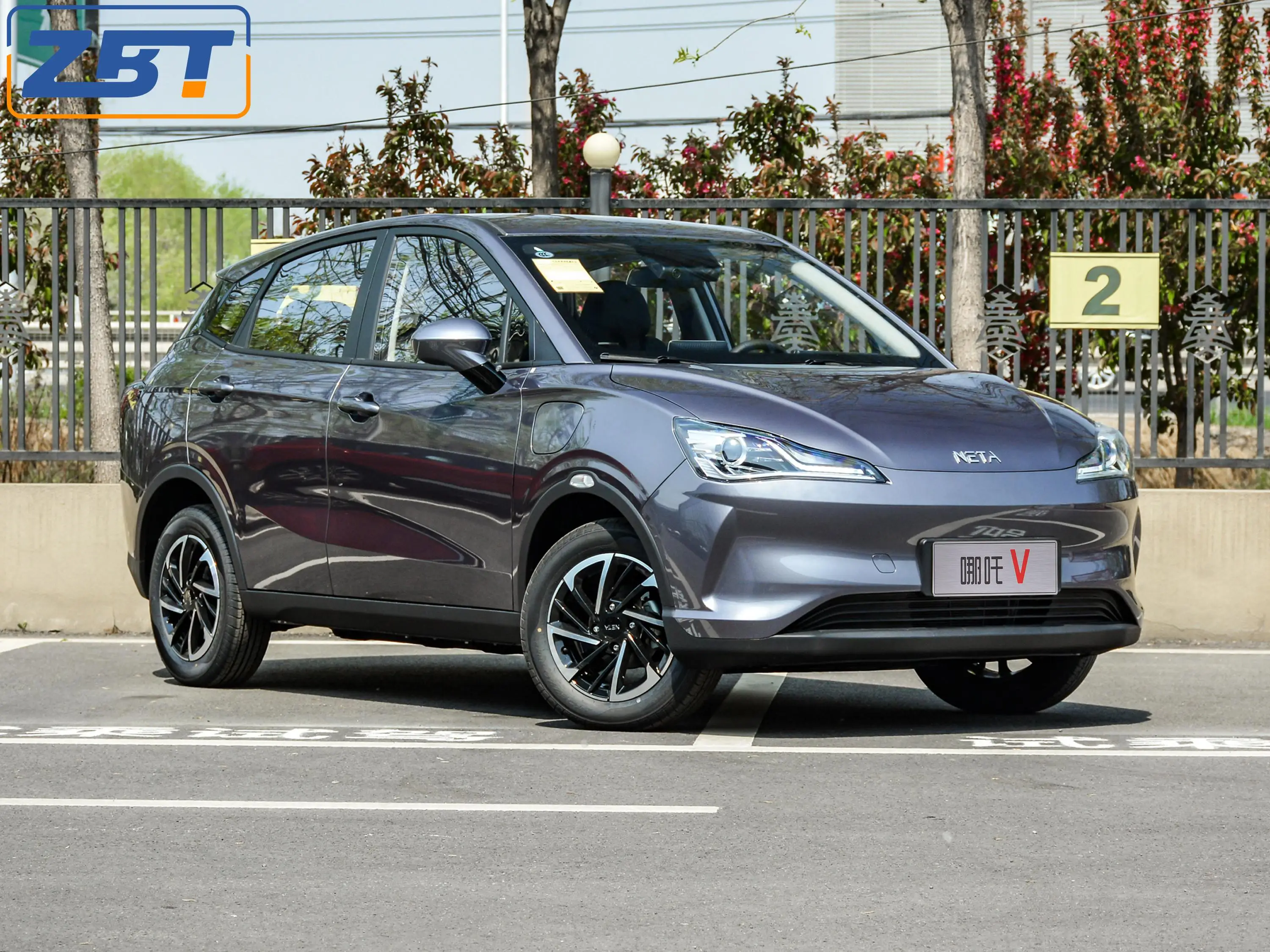 Китайский зеленый Электрический лимузин evs Средний Neta v pro 301 км пассажирский автомобиль