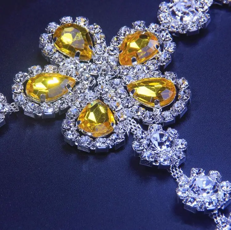 
Sexy Underwear Yellow Flower Crystal Thong Panties for Women Rhinestone Body Chain Underwear Jewelry 