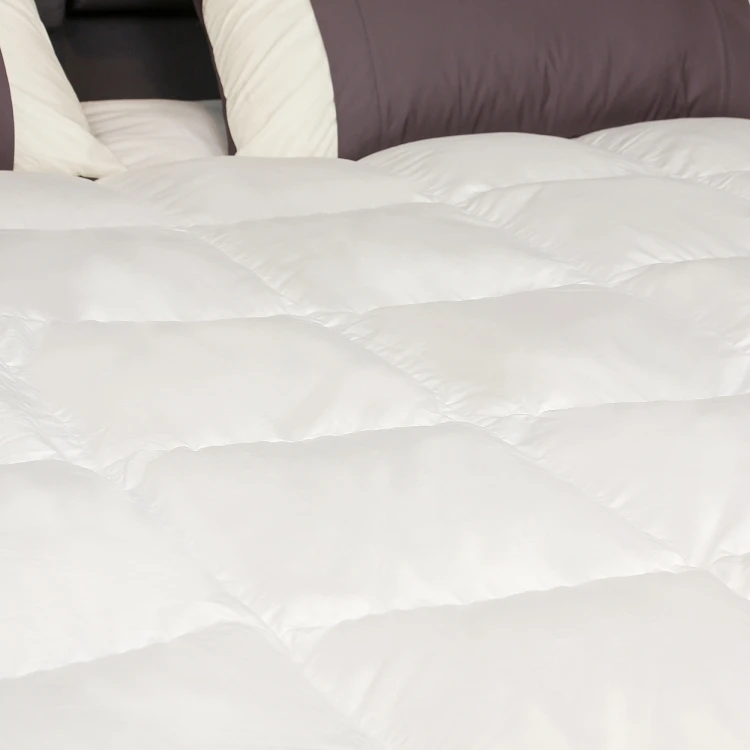 Solid Color King Size Lightweight Polyester Microfiber 95% White Goose Down Filling Duvet