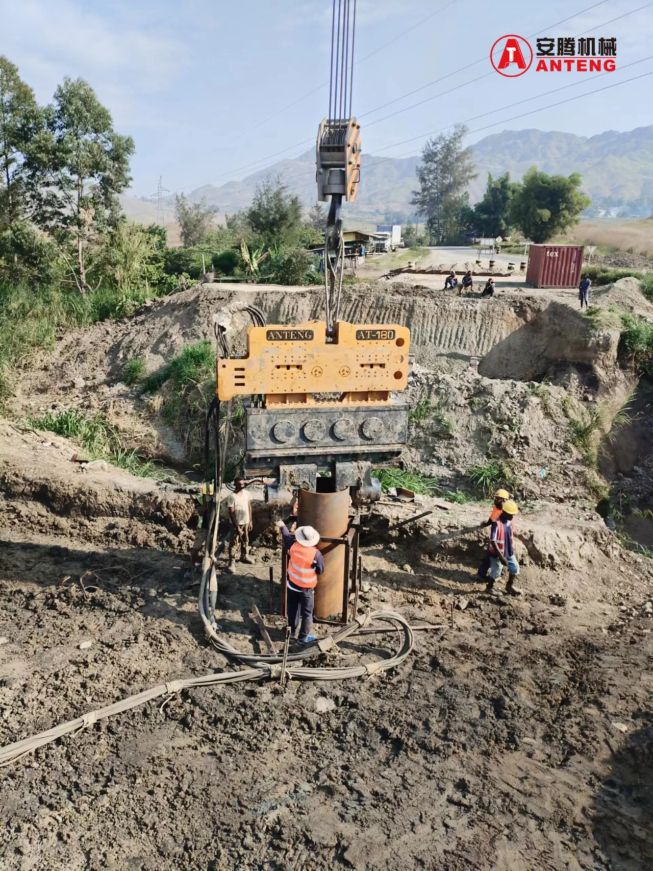 28 kgm Crane Suspended Type Hydraulic Vibro Piling Hammer with single clamp