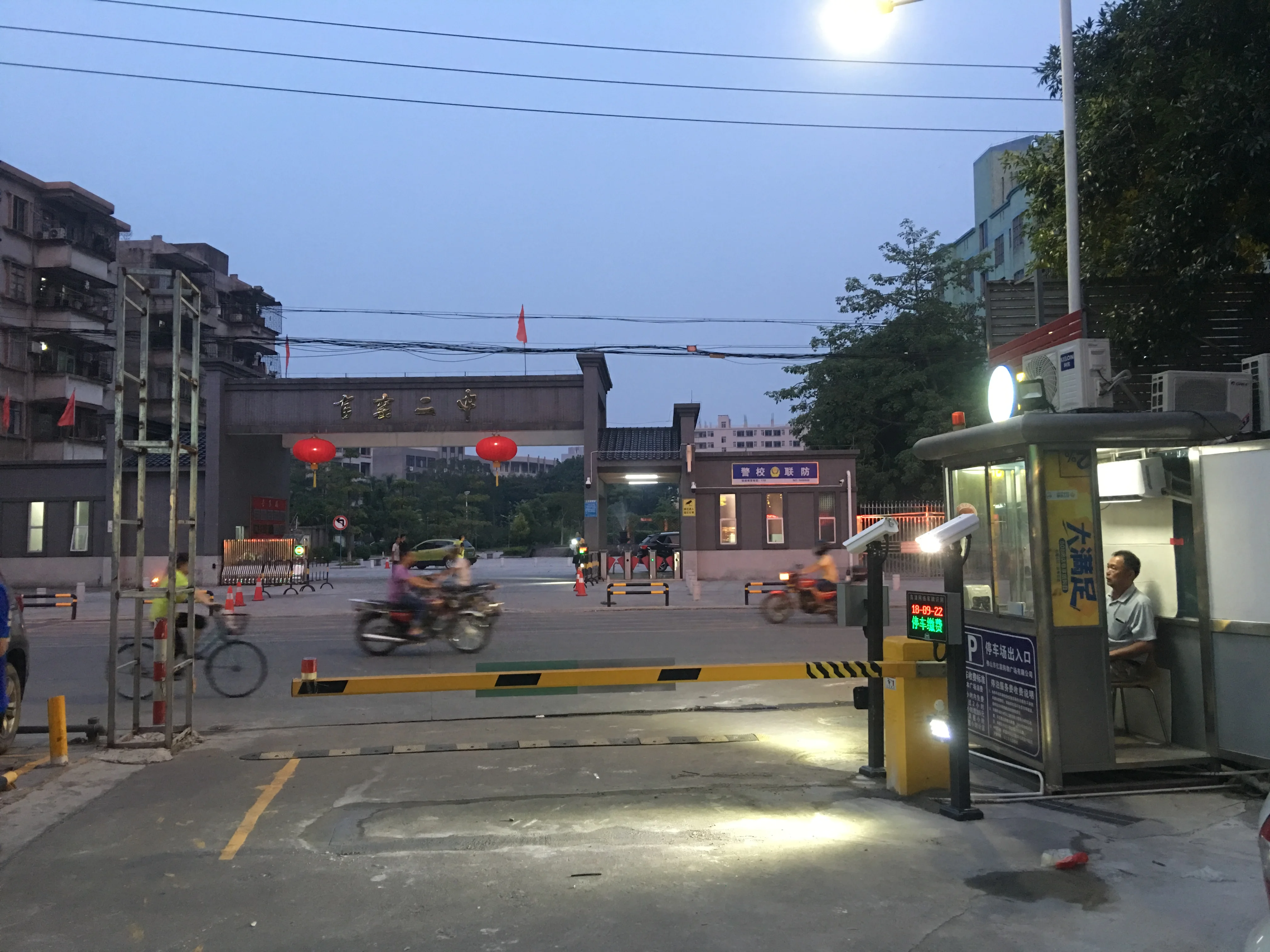 Qigong LPR система дорожного движения интеллектуальные барьерные ворота и безопасный контроль въезда выезда из автомобиля прямые барьеры