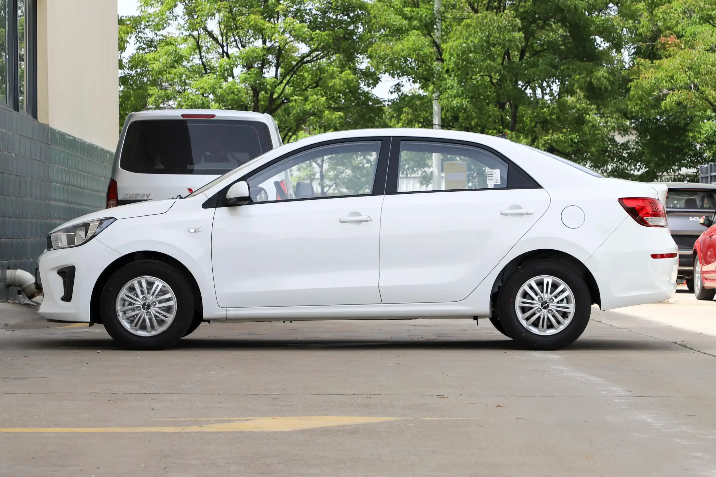 KIA Sonet китайский новый автомобиль 5 дверей 1 т 115HP l4 IVT