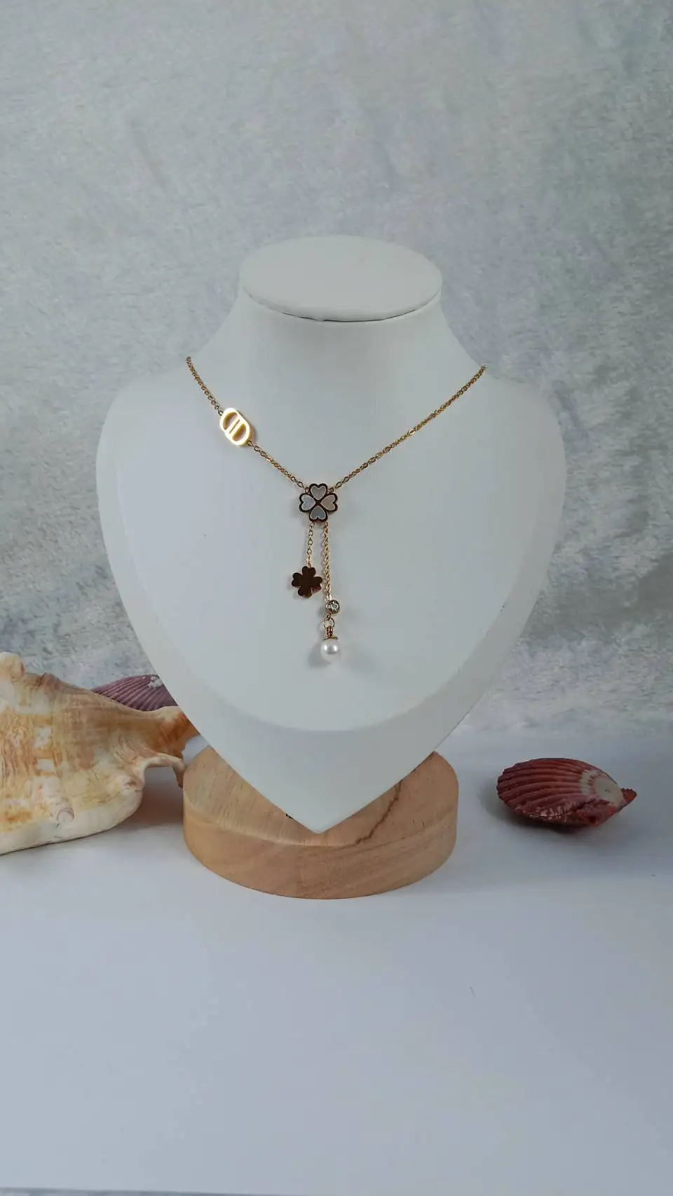 Clover Necklace High Luxury Natural Freshwater Pearl Excellent Luster The Material Is 18K Gold Plated Stainless Steel Waterproof