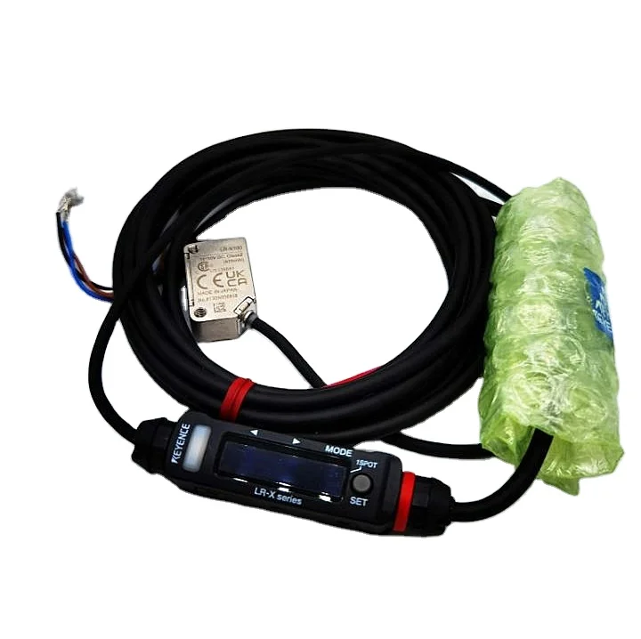 KEYENCE LR-X100   Compact Laser Sensor      New original