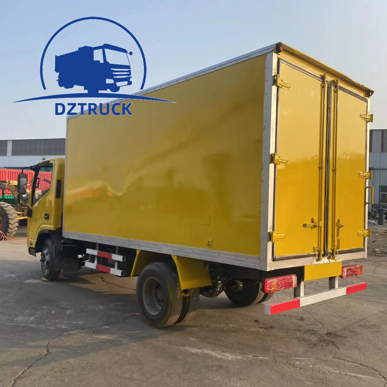Грузовик с морозильной камерой 4x2 5