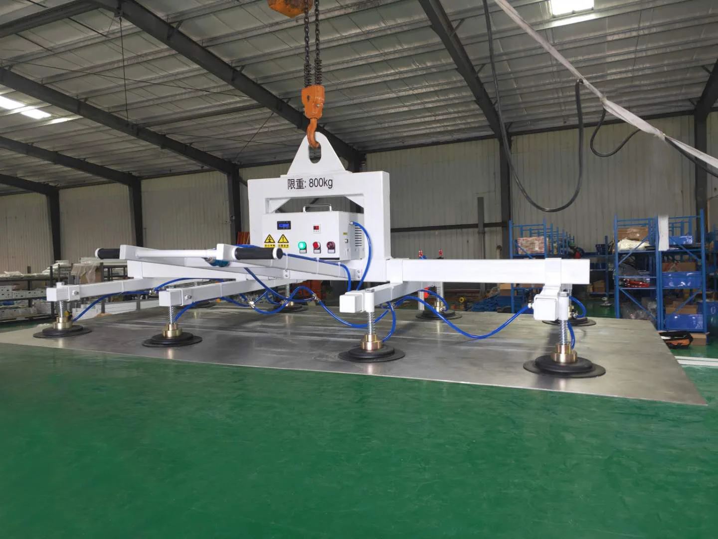 Электрический вакуумный подъемник для лазерной резки из листовой стали с питанием от батареи