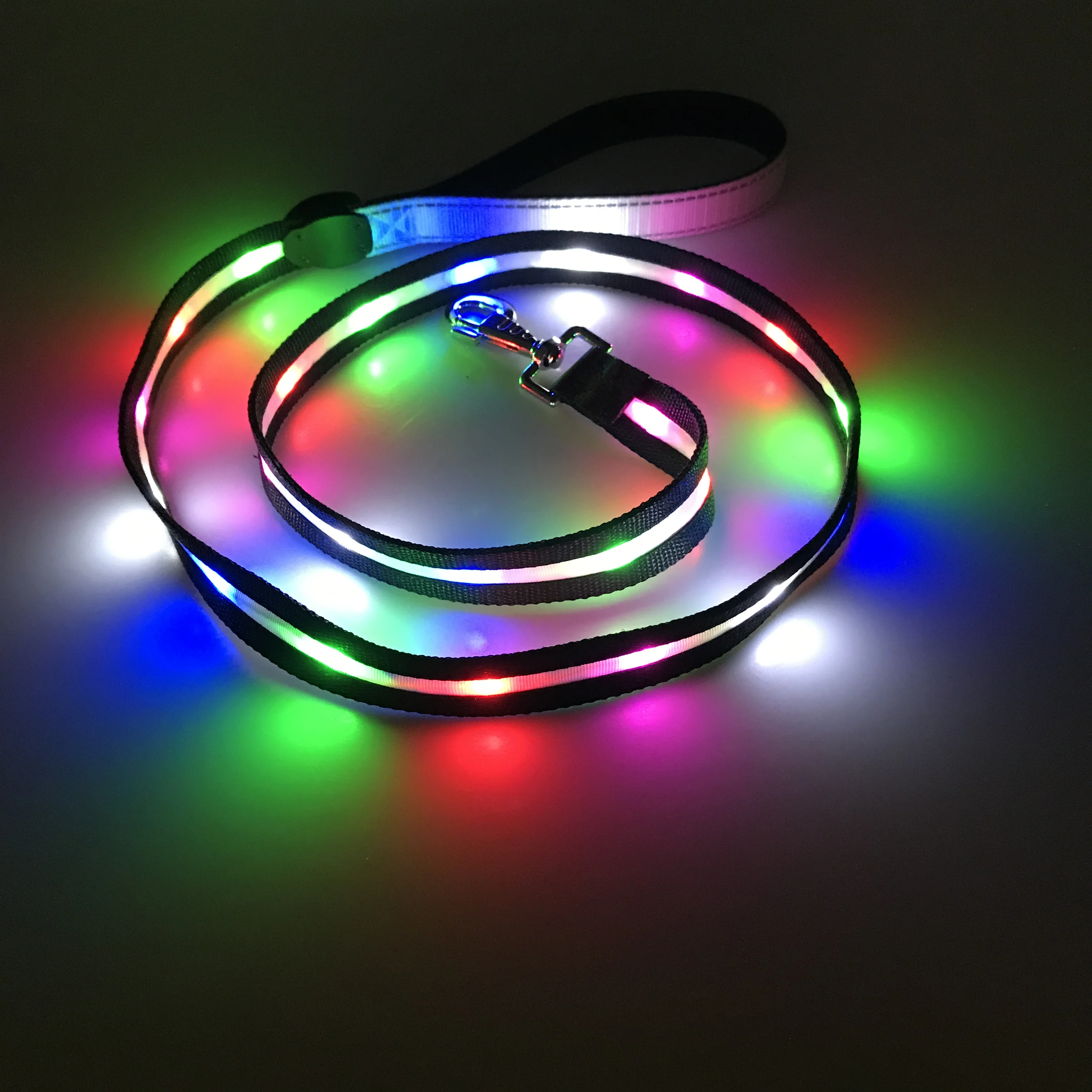 Amazon top seller 2023 light line led dog leash USB glowing in dark LED  dog leash Dog lead with spot lights on both sides