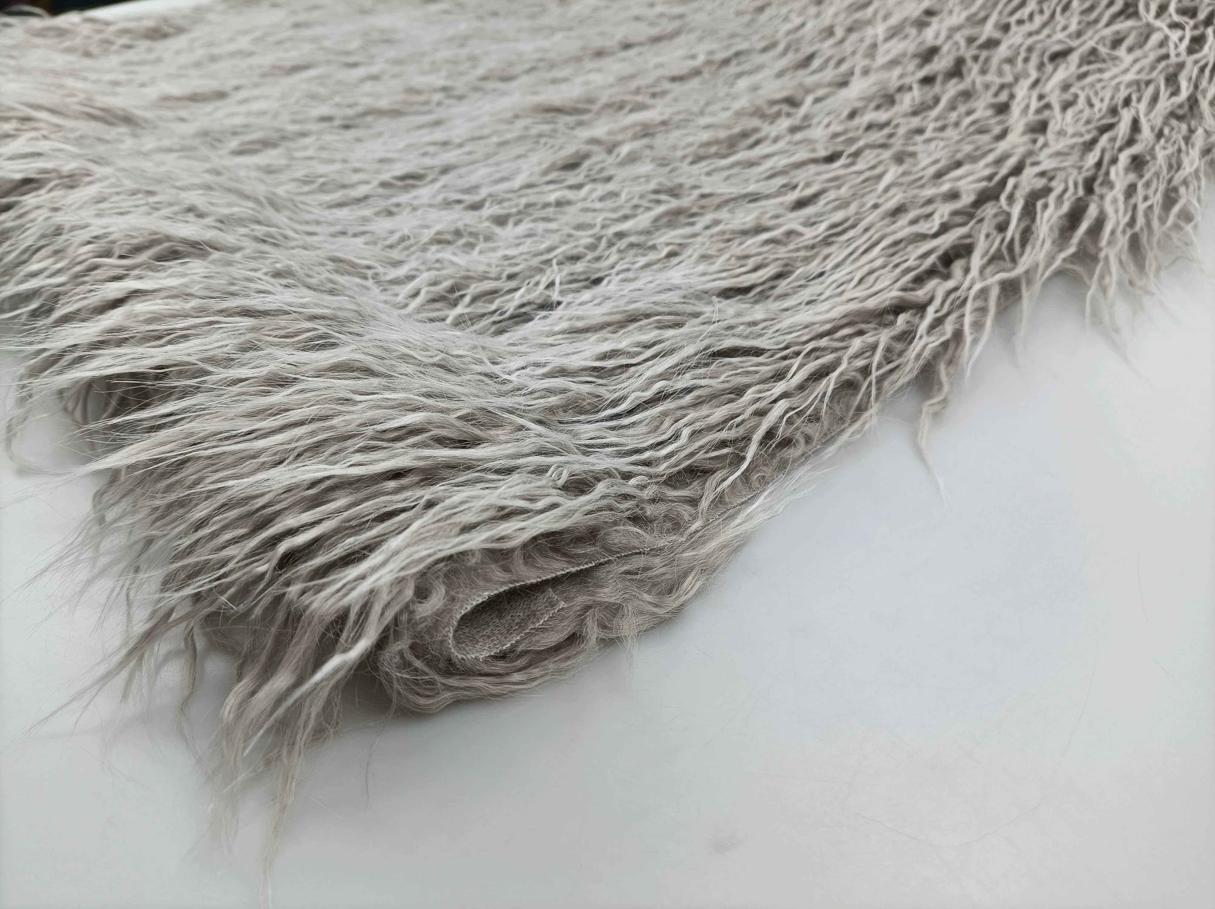 High Pile Mix Mongolian Sheep Faux Fur Fabric Luxurious for Garment/Hometextile/Toys