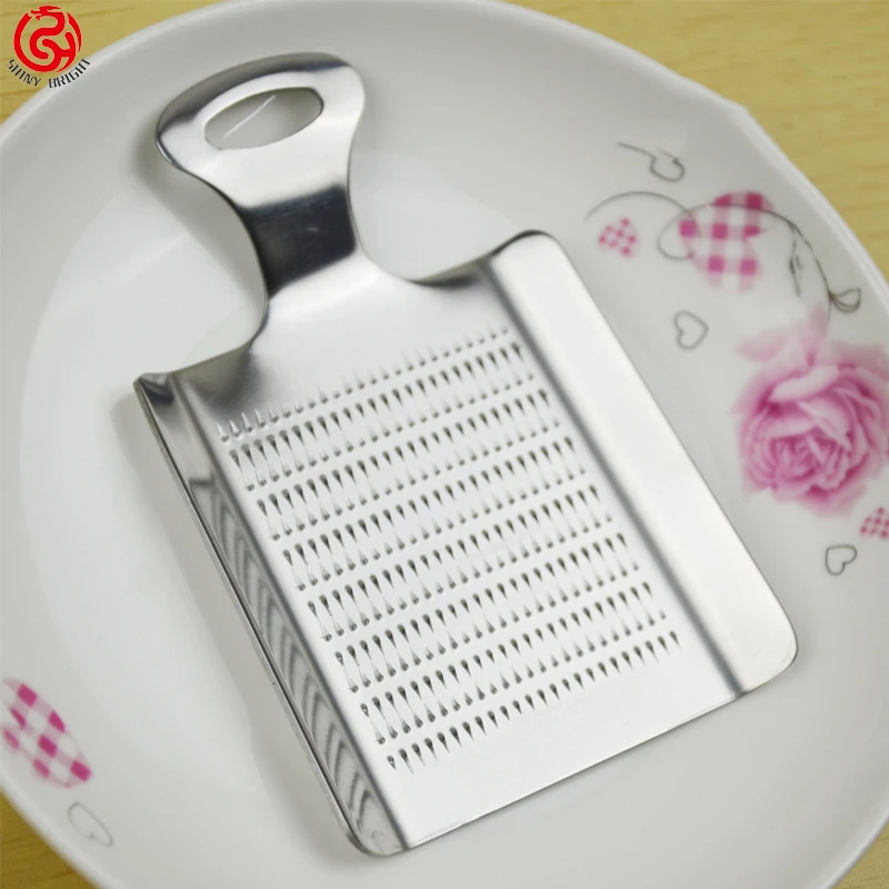 Wholesale and kitchen gadgets grinding the garlic creative household multi-functional stainless steel garlic press cutter