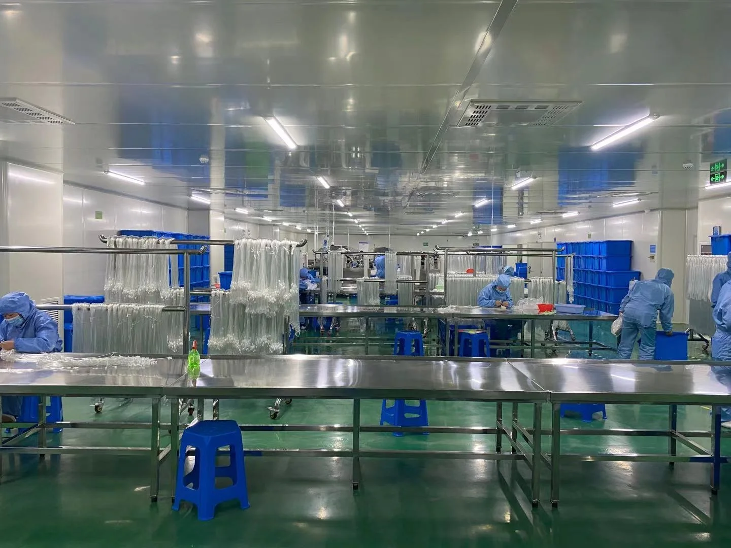 Hot sale medical disposable infusion set accessories light sensitive male luer lock connector