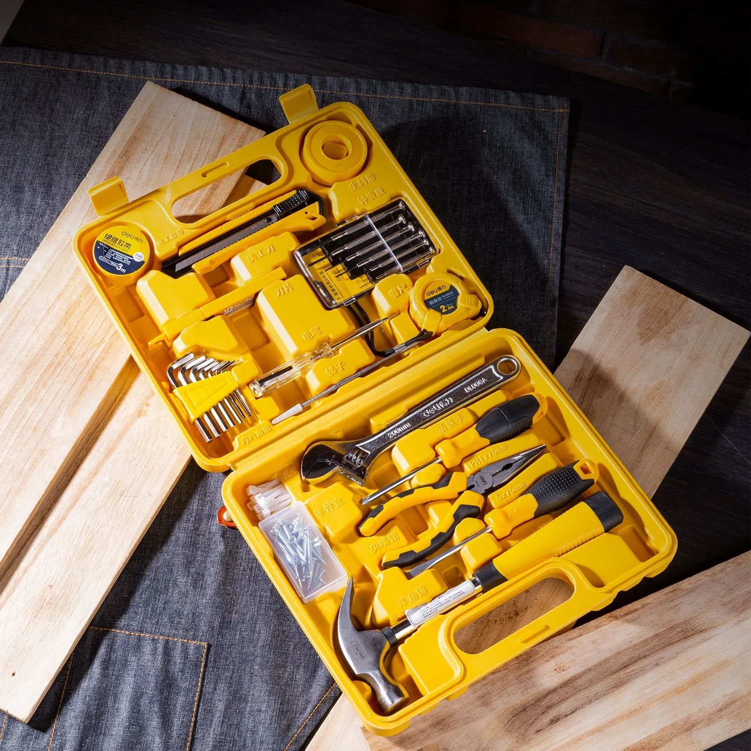 Deli EDL1028J 28 Pcs Household Construction Hand Tools Home Repair Tool Set Hard Case DIY 28PCS/SET 260*215*66MM 18.4KGS CN;CHO