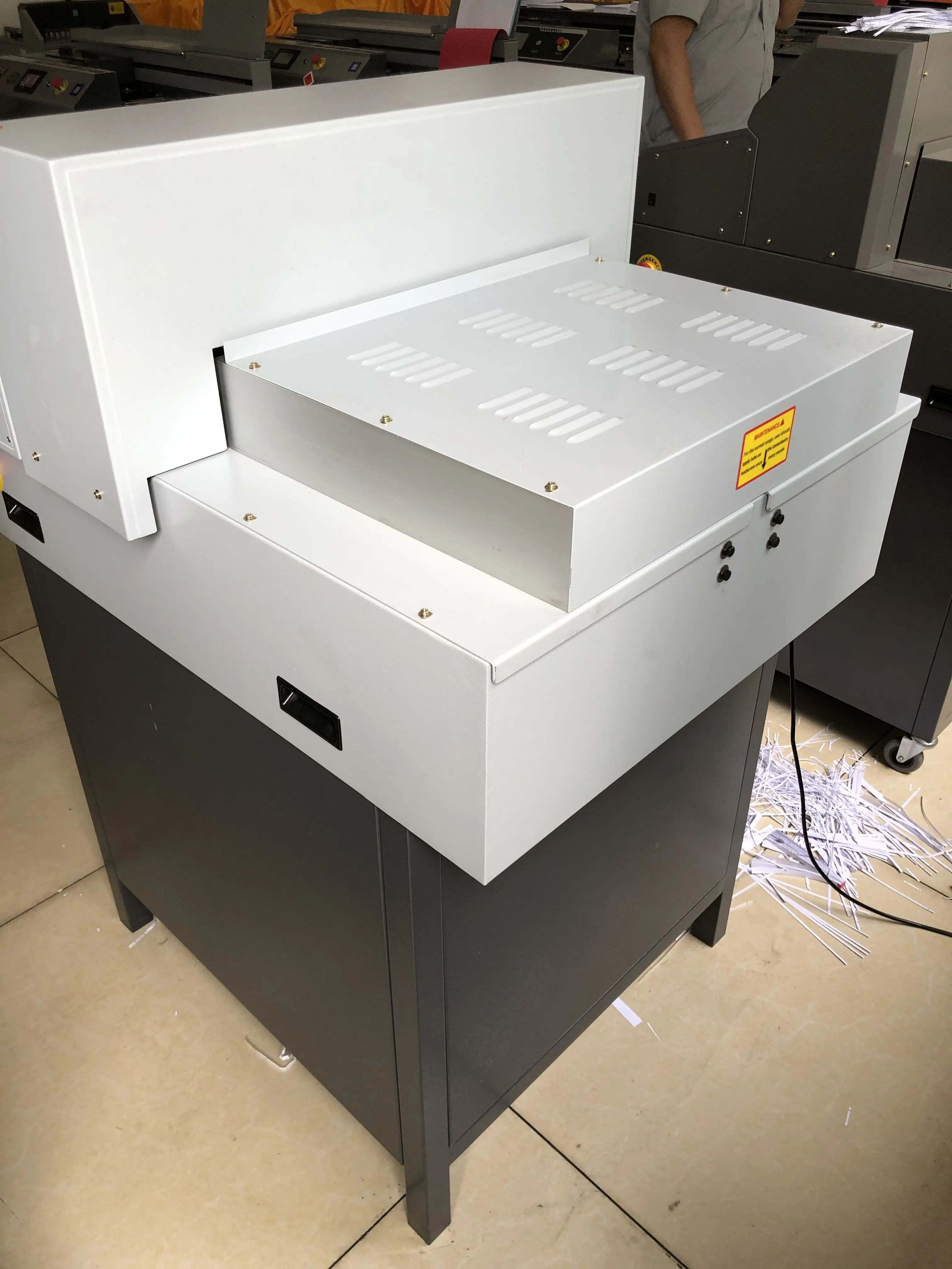 E490T Factory price electric table top guillotine paper cutter paper automatic cutter cutting machine