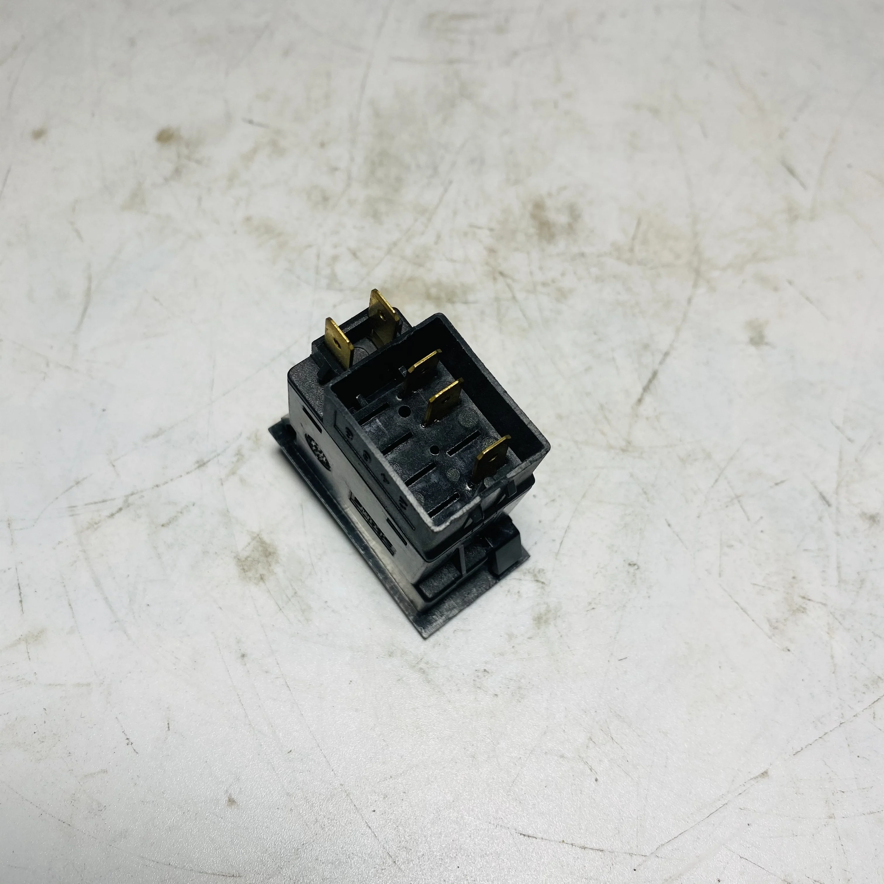 Cheap Price DZ9100586005 Horn Change-over Switch For F2000 F3000 M3000 Dump Truck Spare Parts