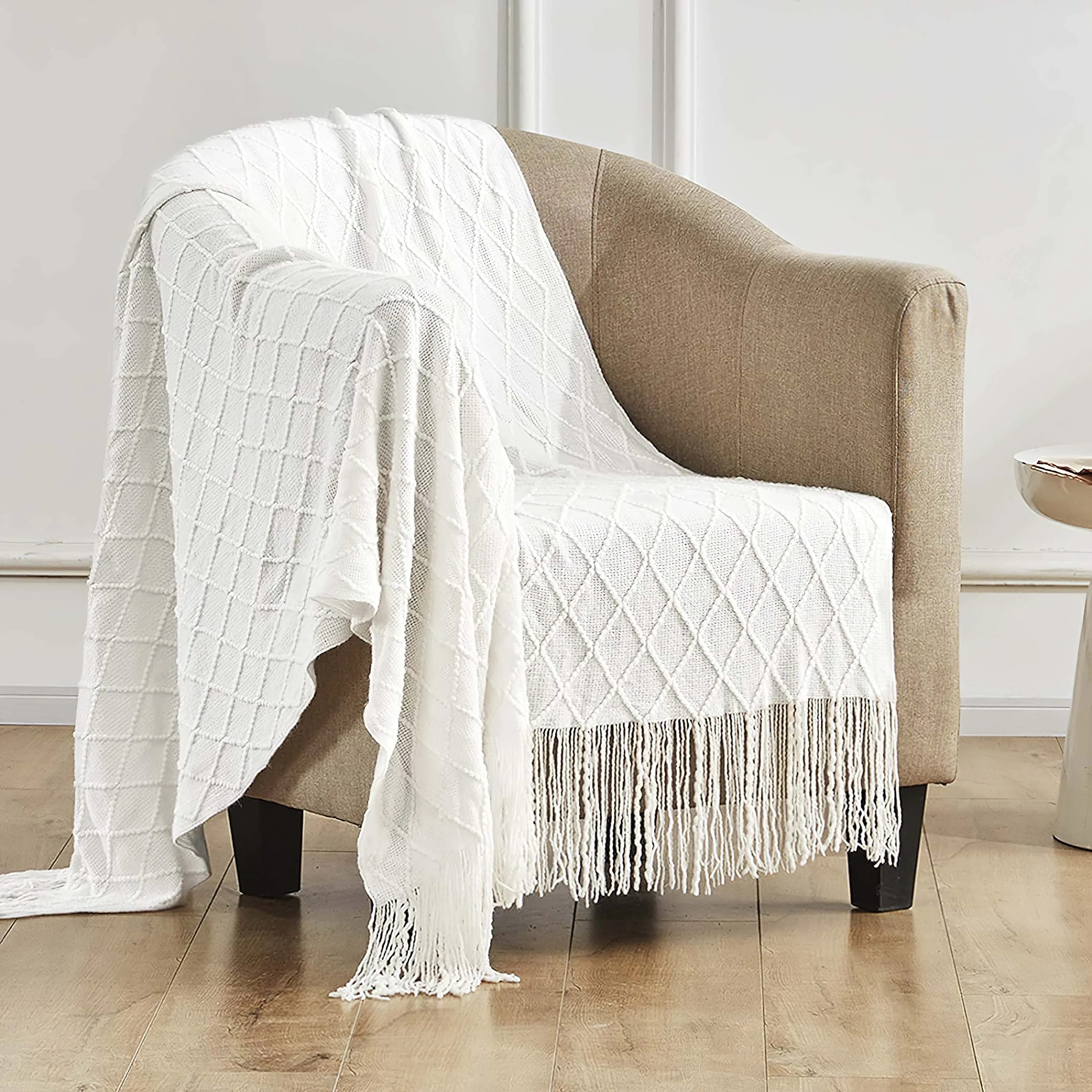 Modern customize 50 x 60 inches luxurious waffle cozy white woven knitted tufted throw blanket with tassels